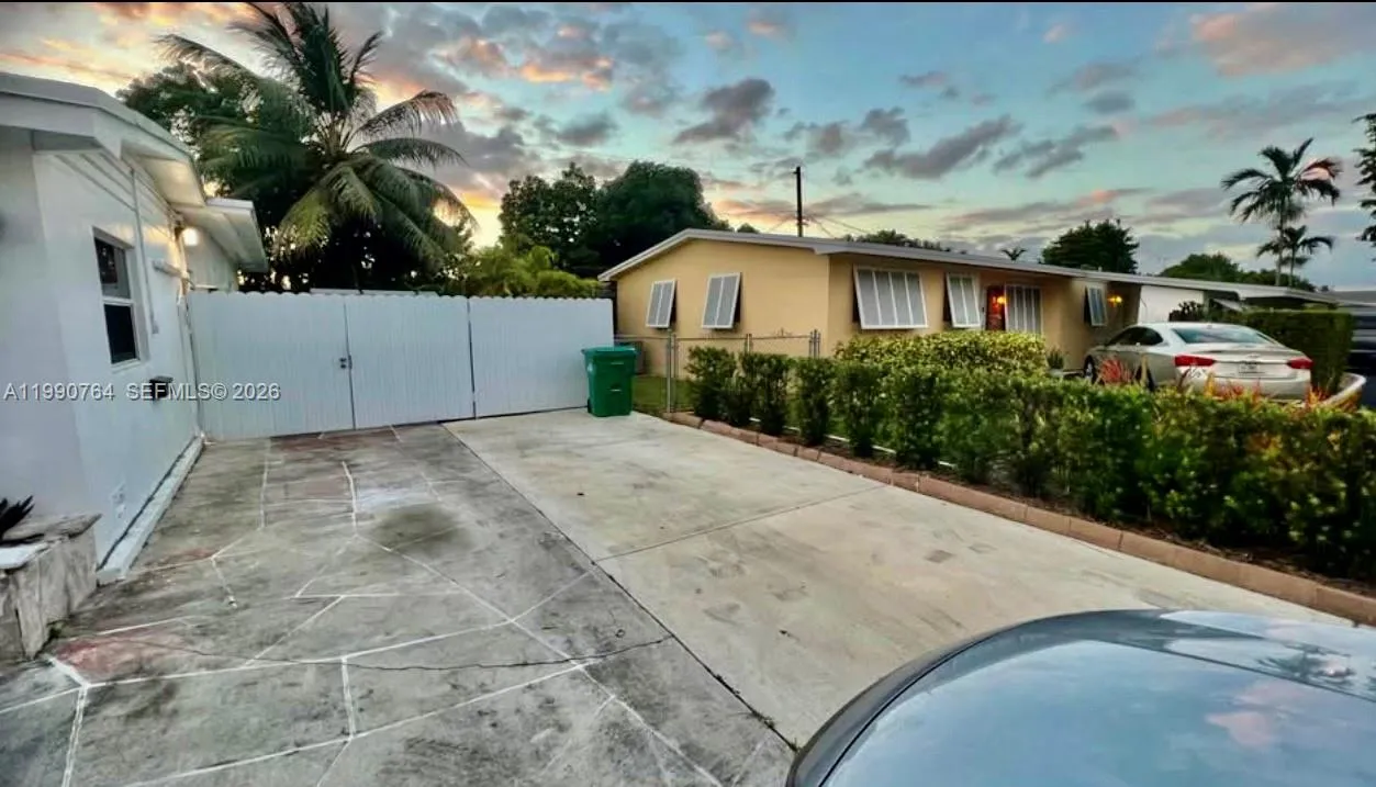 1800 Sw 87th Ave, Miami, Florida 33165, Miami, Florida 33165, 3 Bedrooms Bedrooms, ,1 BathroomBathrooms,Residential Lease,For Rent,1800 Sw 87th Ave, Miami, Florida 33165,A11990764