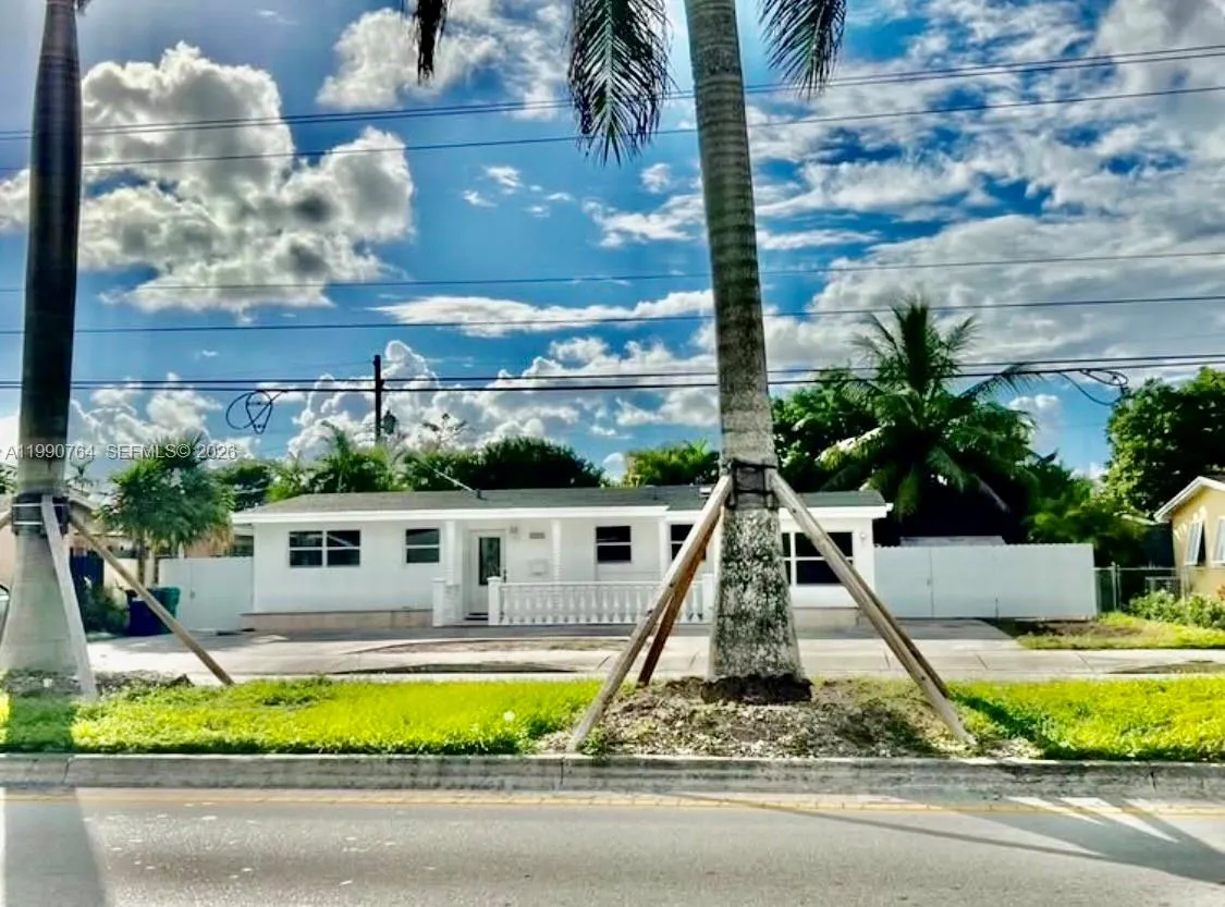 1800 Sw 87th Ave, Miami, Florida 33165, Miami, Florida 33165, 3 Bedrooms Bedrooms, ,1 BathroomBathrooms,Residential Lease,For Rent,1800 Sw 87th Ave, Miami, Florida 33165,A11990764