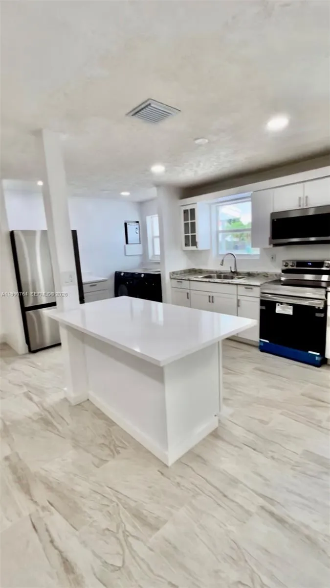 1800 Sw 87th Ave, Miami, Florida 33165, Miami, Florida 33165, 3 Bedrooms Bedrooms, ,1 BathroomBathrooms,Residential Lease,For Rent,1800 Sw 87th Ave, Miami, Florida 33165,A11990764