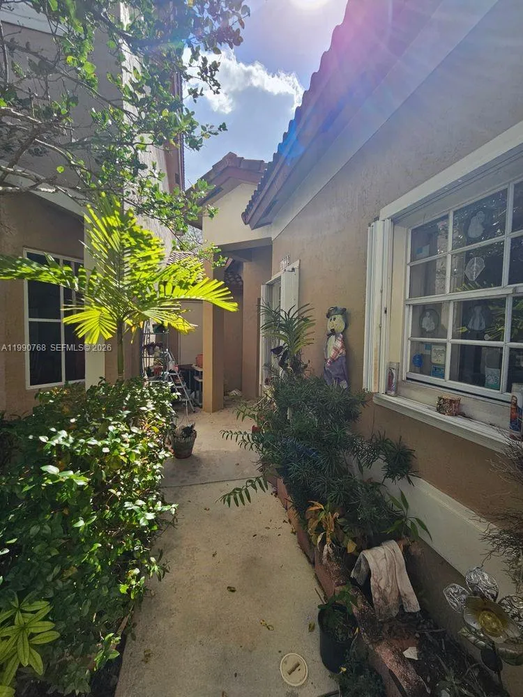 16132 Emerald Cove Rd, Weston, Florida 33331, Weston, Florida 33331, 2 Bedrooms Bedrooms, ,2 BathroomsBathrooms,Residential,For Sale,16132 Emerald Cove Rd, Weston, Florida 33331,A11990768
