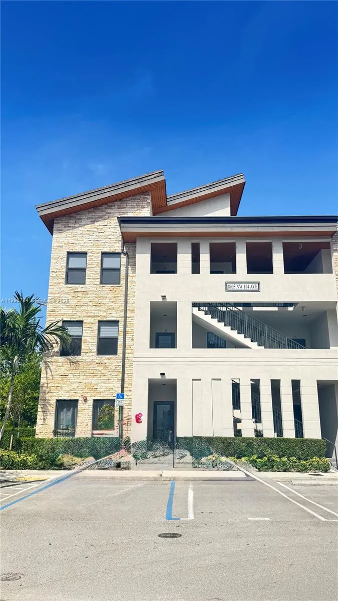 8005 Nw 104th Ave 21, Doral, Florida 33178, Doral, Florida 33178, 3 Bedrooms Bedrooms, ,2 BathroomsBathrooms,Residential Lease,For Rent,8005 Nw 104th Ave 21, Doral, Florida 33178,A11990794