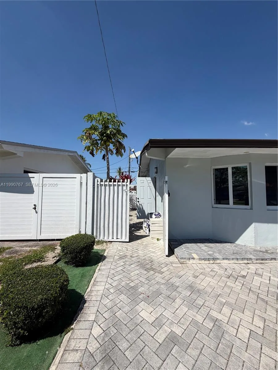 8235 Sw 41st Ter 1, Miami, Florida 33155, Miami, Florida 33155, 1 Bedroom Bedrooms, ,1 BathroomBathrooms,Residential Lease,For Rent,8235 Sw 41st Ter 1, Miami, Florida 33155,A11990767