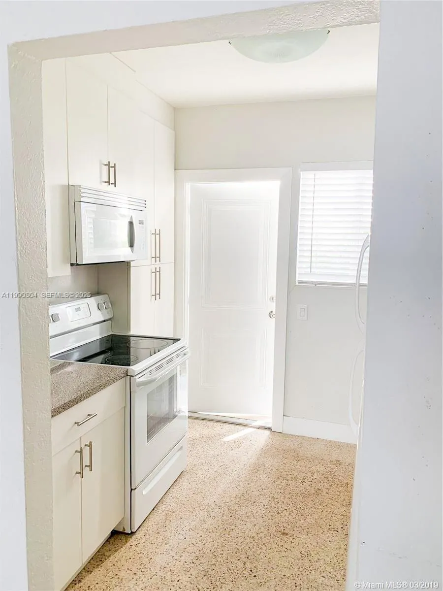 805 81st St 2, Miami Beach, Florida 33141, Miami Beach, Florida 33141, 1 Bedroom Bedrooms, ,1 BathroomBathrooms,Residential Lease,For Rent,805 81st St 2, Miami Beach, Florida 33141,A11990804