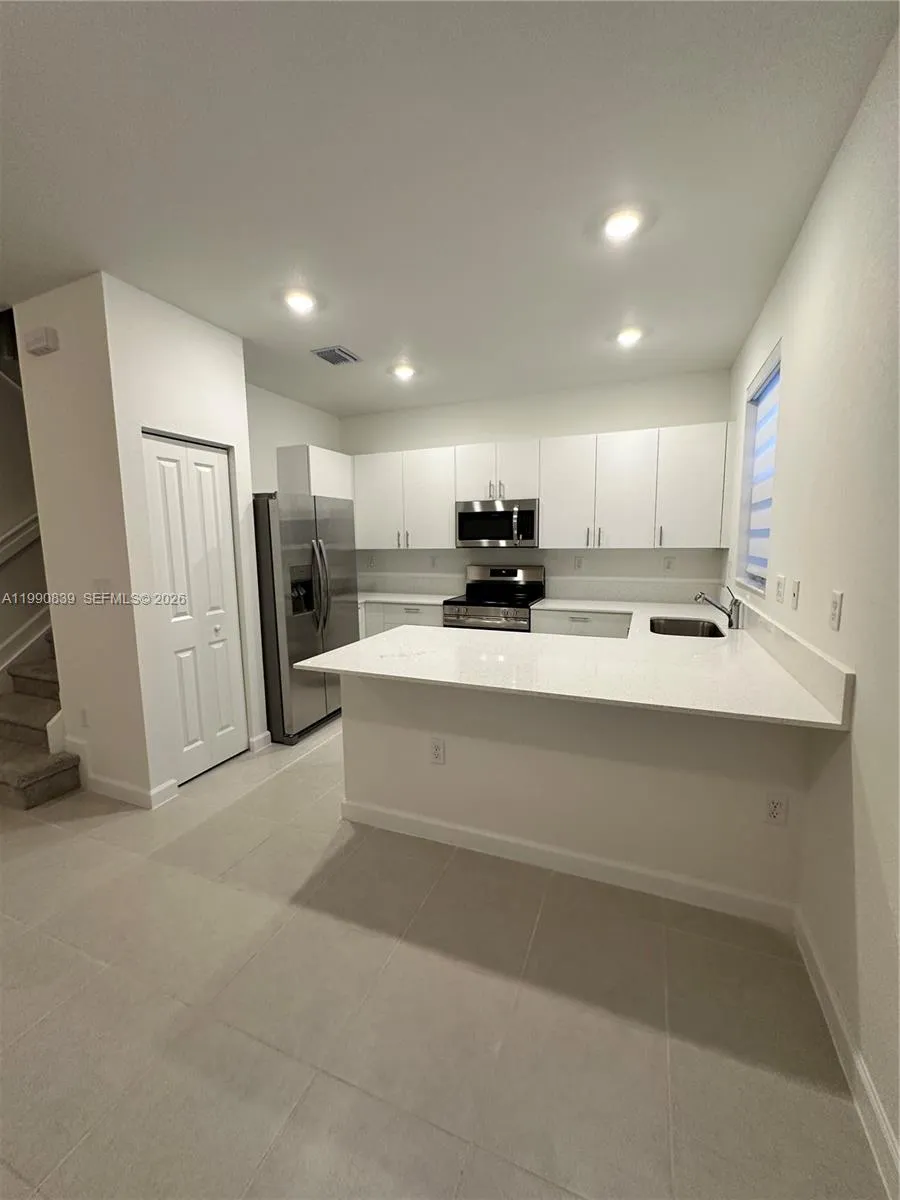 2889 Se 25rd 2889, Homestead, Florida 33035, Homestead, Florida 33035, 3 Bedrooms Bedrooms, ,2 BathroomsBathrooms,Residential Lease,For Rent,2889 Se 25rd 2889, Homestead, Florida 33035,A11990839