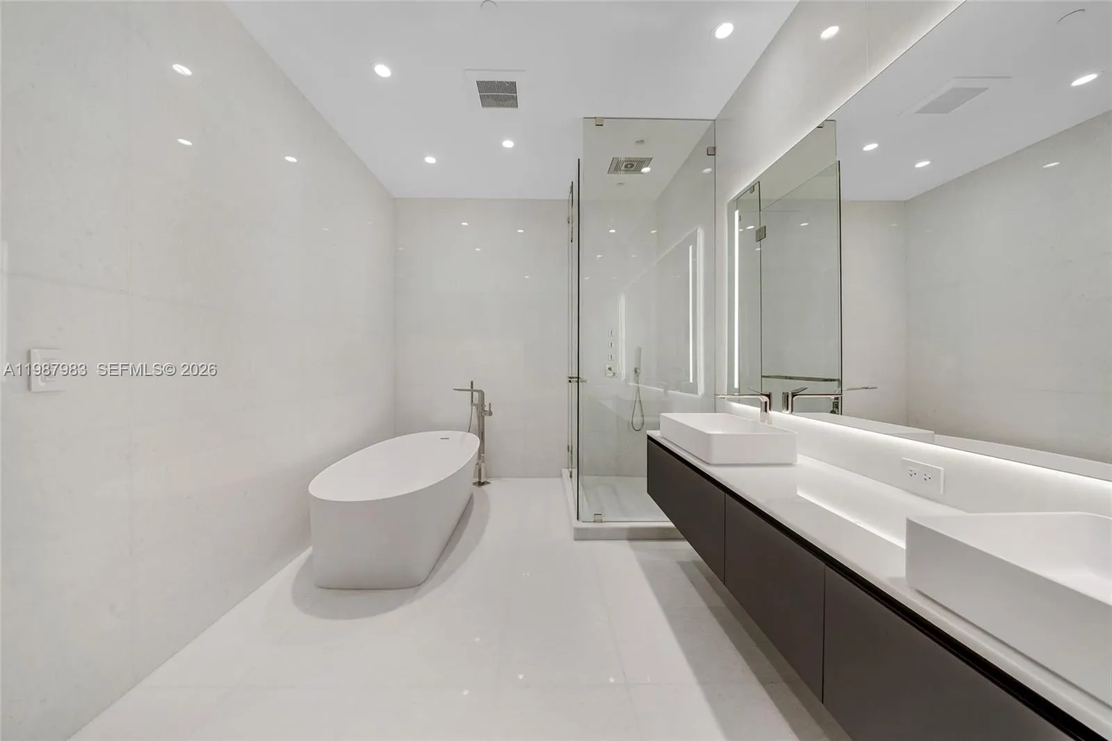 5 Grove Isle Dr S 504, Coconut Grove, Florida 3313, Coconut Grove, Florida 33133, 4 Bedrooms Bedrooms, ,4 BathroomsBathrooms,Residential,For Sale,5 Grove Isle Dr S 504, Coconut Grove, Florida 3313,A11987983