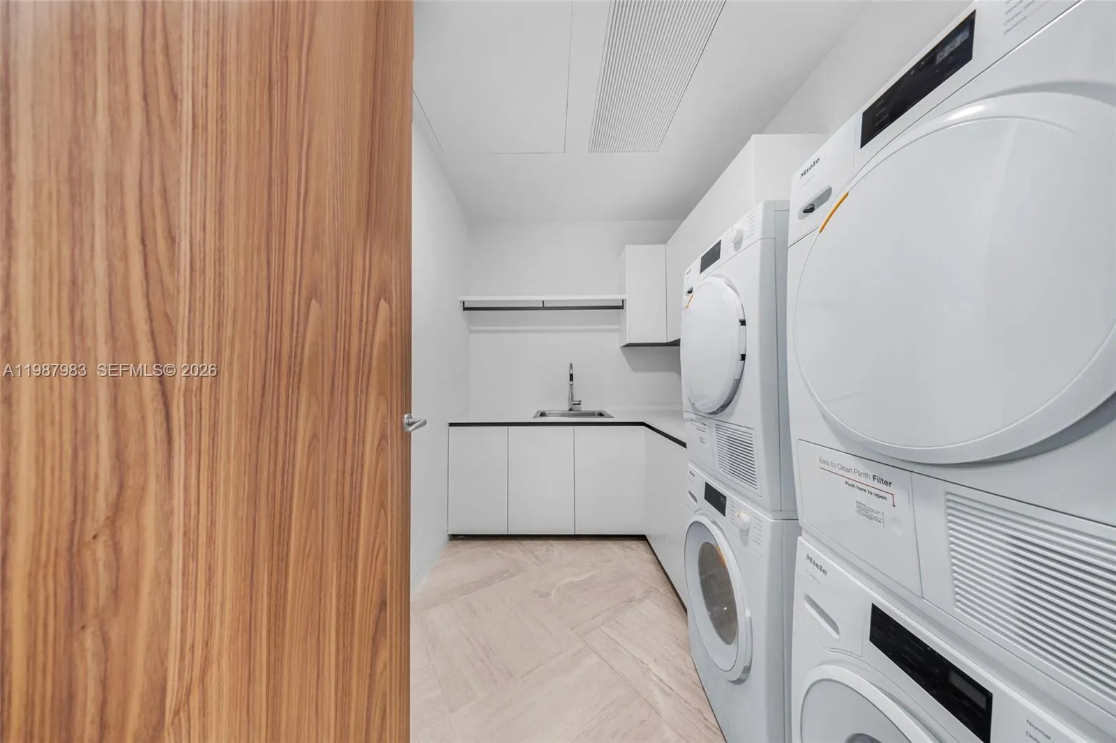 5 Grove Isle Dr S 504, Coconut Grove, Florida 3313, Coconut Grove, Florida 33133, 4 Bedrooms Bedrooms, ,4 BathroomsBathrooms,Residential,For Sale,5 Grove Isle Dr S 504, Coconut Grove, Florida 3313,A11987983