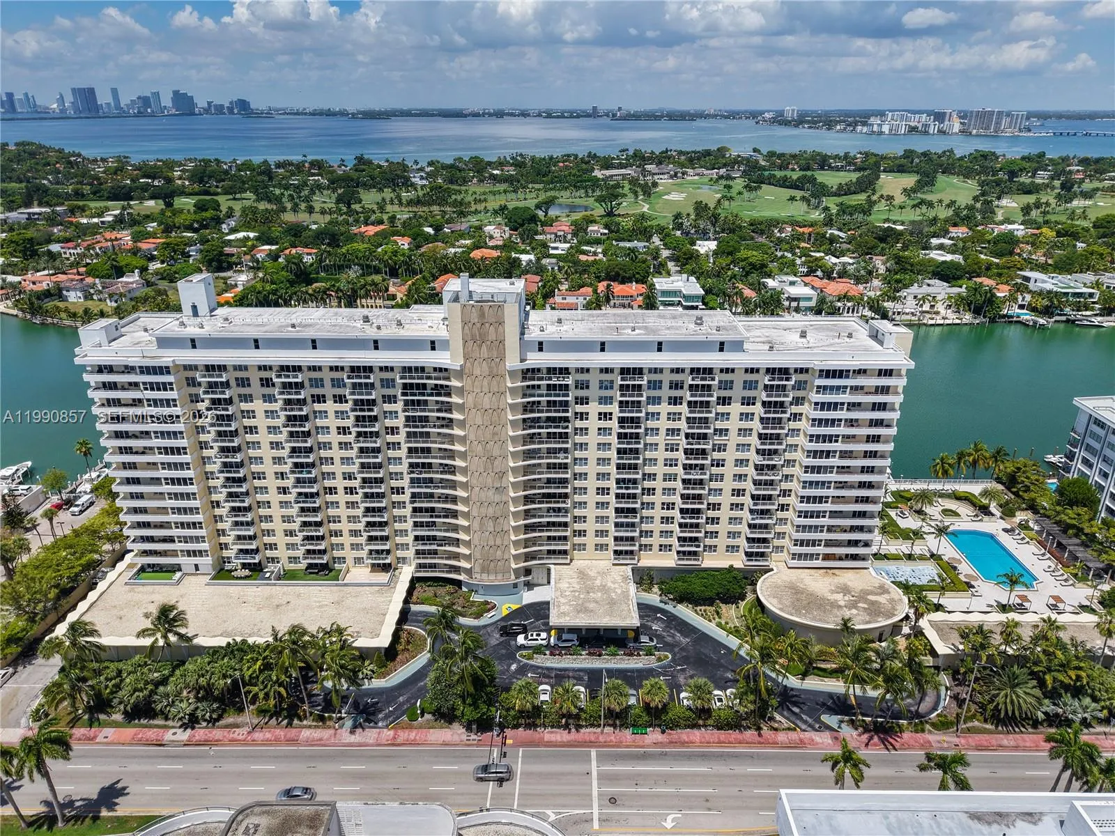 5600 Collins Ave 14k, Miami Beach, Florida 33140, Miami Beach, Florida 33140, 2 Bedrooms Bedrooms, ,3 BathroomsBathrooms,Residential,For Sale,5600 Collins Ave 14k, Miami Beach, Florida 33140,A11990857