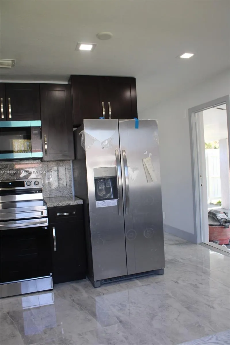 2411 Sw 6th St, Fort Lauderdale, Florida 33312, Fort Lauderdale, Florida 33312, 3 Bedrooms Bedrooms, ,2 BathroomsBathrooms,Residential,For Sale,2411 Sw 6th St, Fort Lauderdale, Florida 33312,A11990913