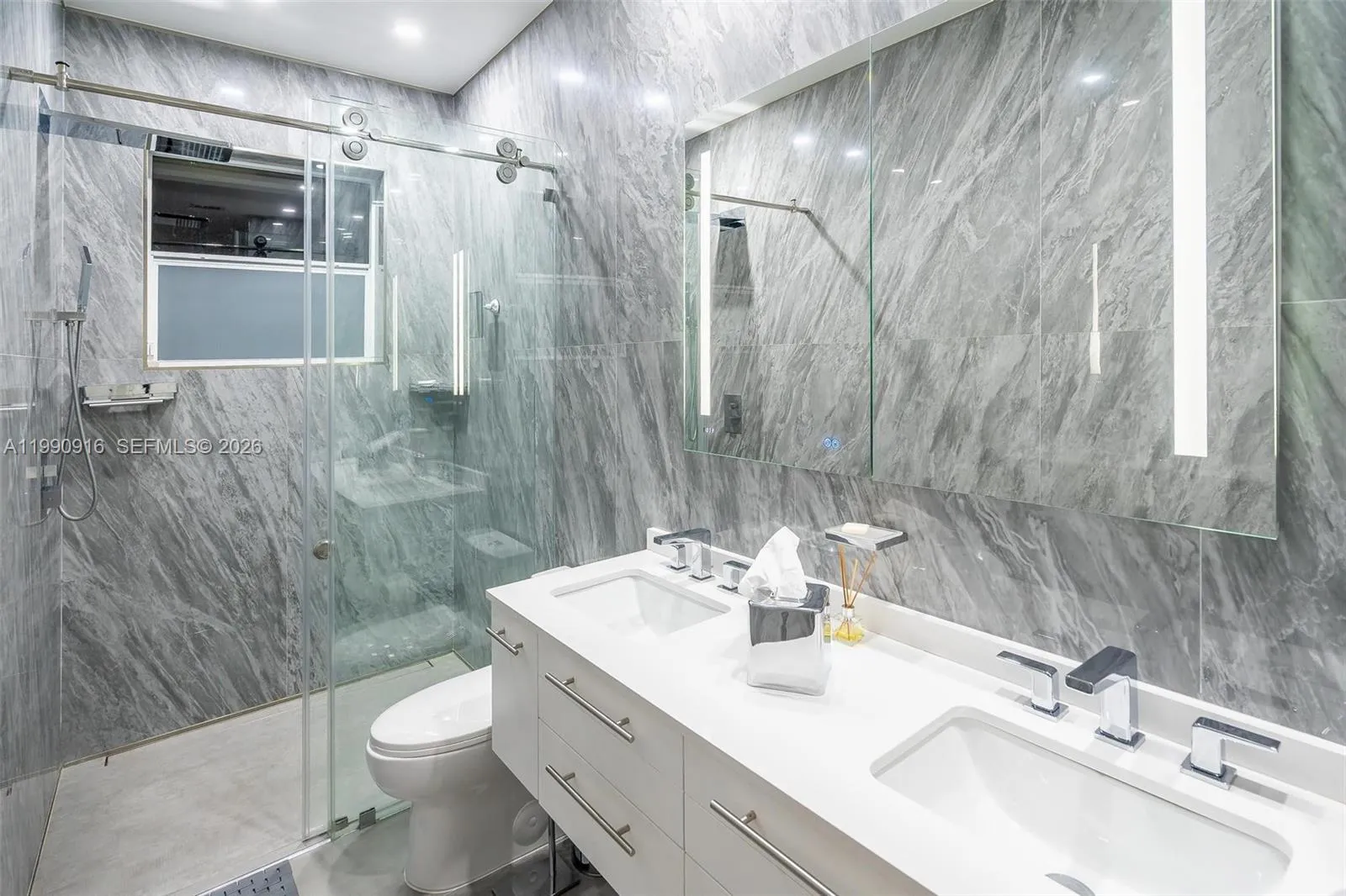 392 Coconut Cir, Weston, Florida 33326, Weston, Florida 33326, 5 Bedrooms Bedrooms, ,3 BathroomsBathrooms,Residential,For Sale,392 Coconut Cir, Weston, Florida 33326,A11990916