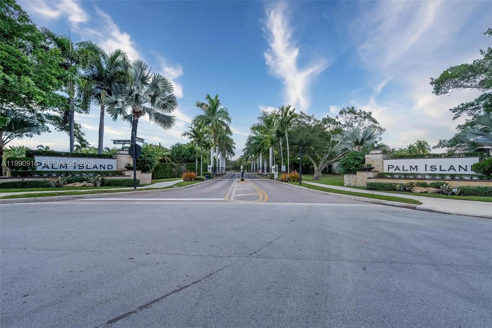 392 Coconut Cir, Weston, Florida 33326, Weston, Florida 33326, 5 Bedrooms Bedrooms, ,3 BathroomsBathrooms,Residential,For Sale,392 Coconut Cir, Weston, Florida 33326,A11990916