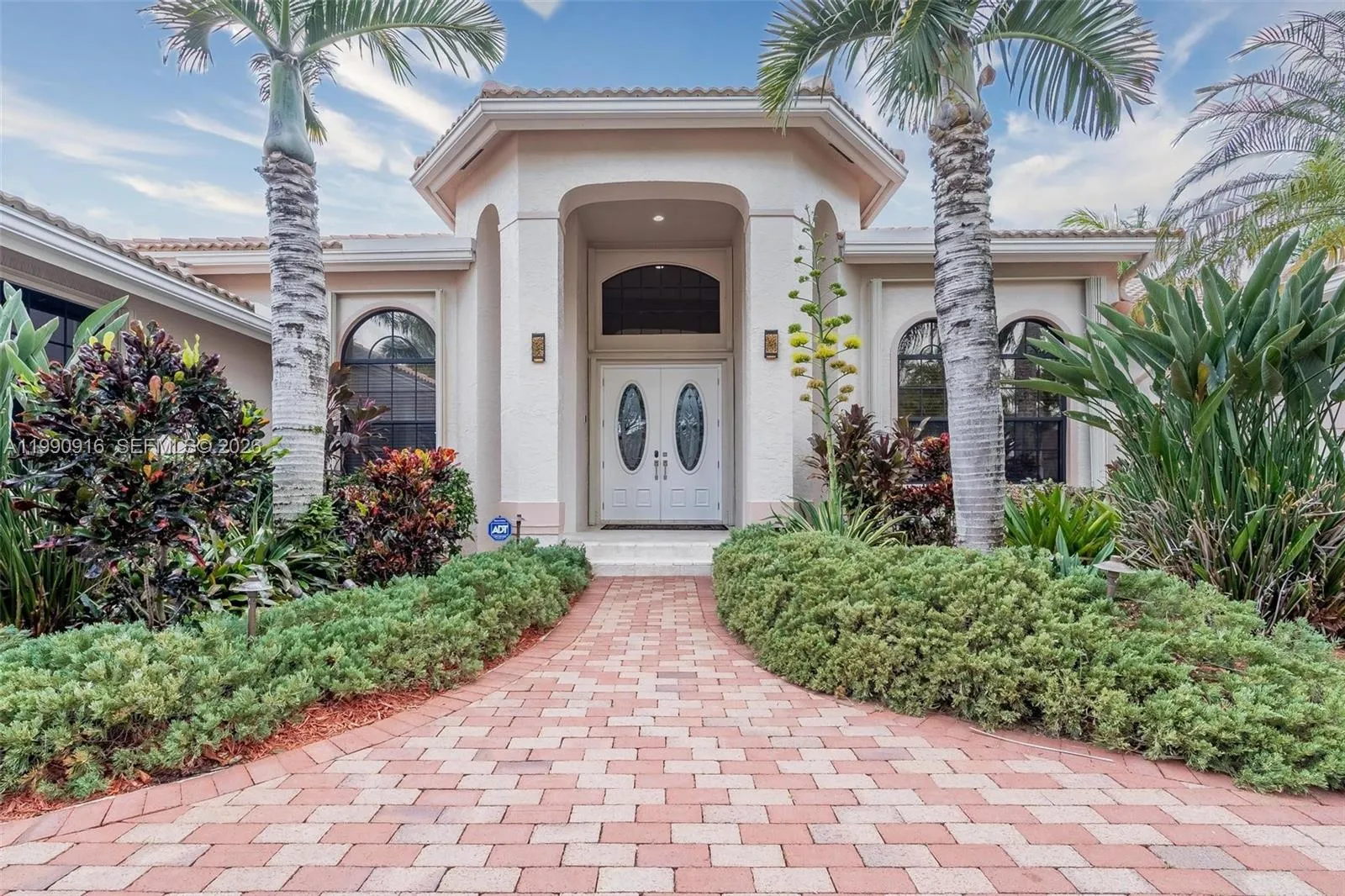 392 Coconut Cir, Weston, Florida 33326, Weston, Florida 33326, 5 Bedrooms Bedrooms, ,3 BathroomsBathrooms,Residential,For Sale,392 Coconut Cir, Weston, Florida 33326,A11990916