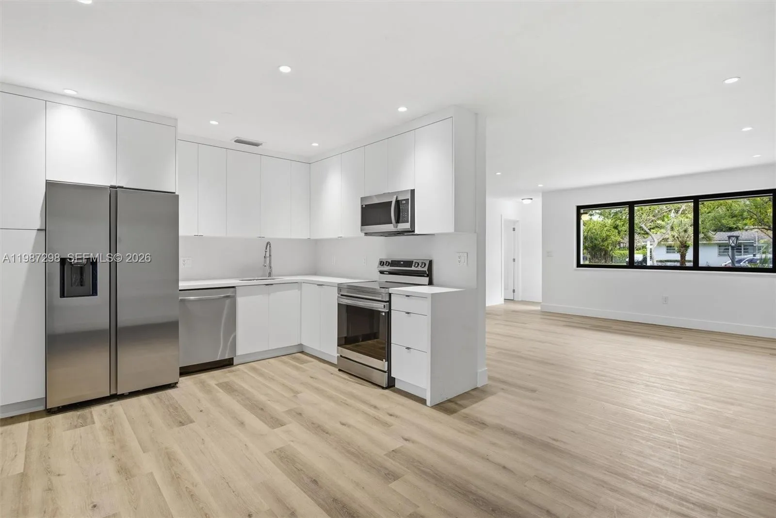 11434 Sw 81st Rd 11434, Pinecrest, Florida 33156, Pinecrest, Florida 33156, 2 Bedrooms Bedrooms, ,2 BathroomsBathrooms,Residential Lease,For Rent,11434 Sw 81st Rd 11434, Pinecrest, Florida 33156,A11987298