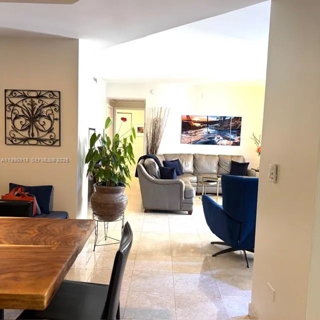 Hall from dining to living\r\n\r\nHall from dinning to living room area