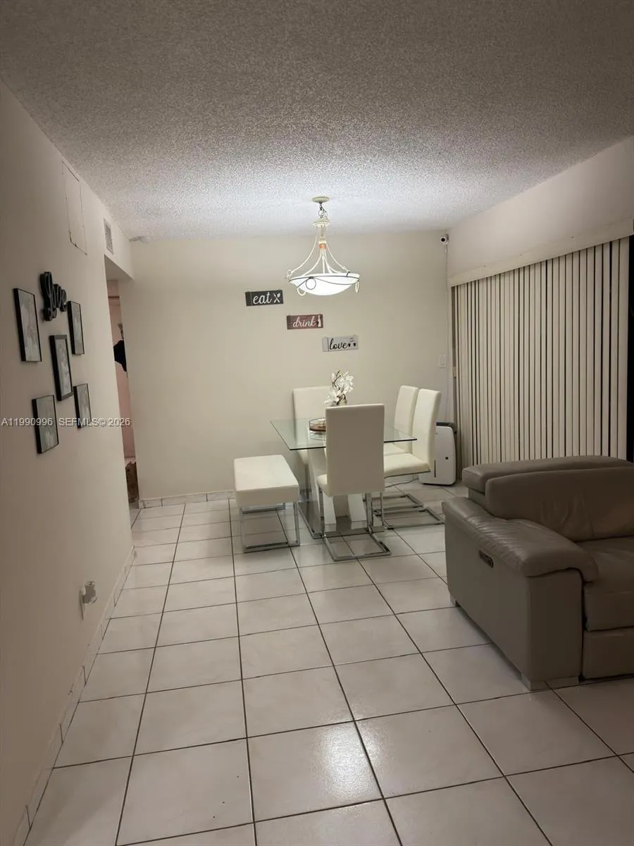 10337 Nw 9th Street Cir 1, Miami, Florida 33172, Miami, Florida 33172, 3 Bedrooms Bedrooms, ,2 BathroomsBathrooms,Residential Lease,For Rent,10337 Nw 9th Street Cir 1, Miami, Florida 33172,A11990996
