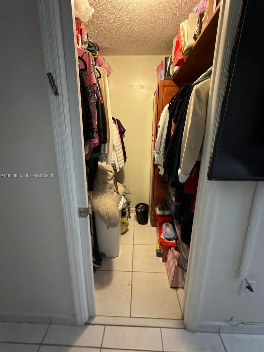 Master Bedroom Walking Closet
