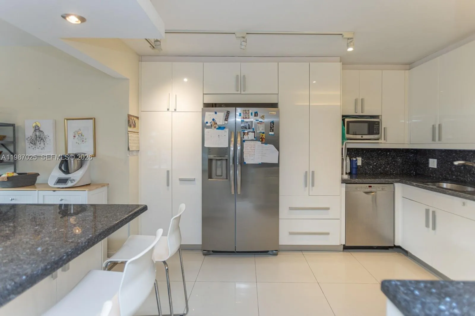 155 Ocean Lane Dr 201, Key Biscayne, Florida 33149, Key Biscayne, Florida 33149, 3 Bedrooms Bedrooms, ,2 BathroomsBathrooms,Residential,For Sale,155 Ocean Lane Dr 201, Key Biscayne, Florida 33149,A11987025