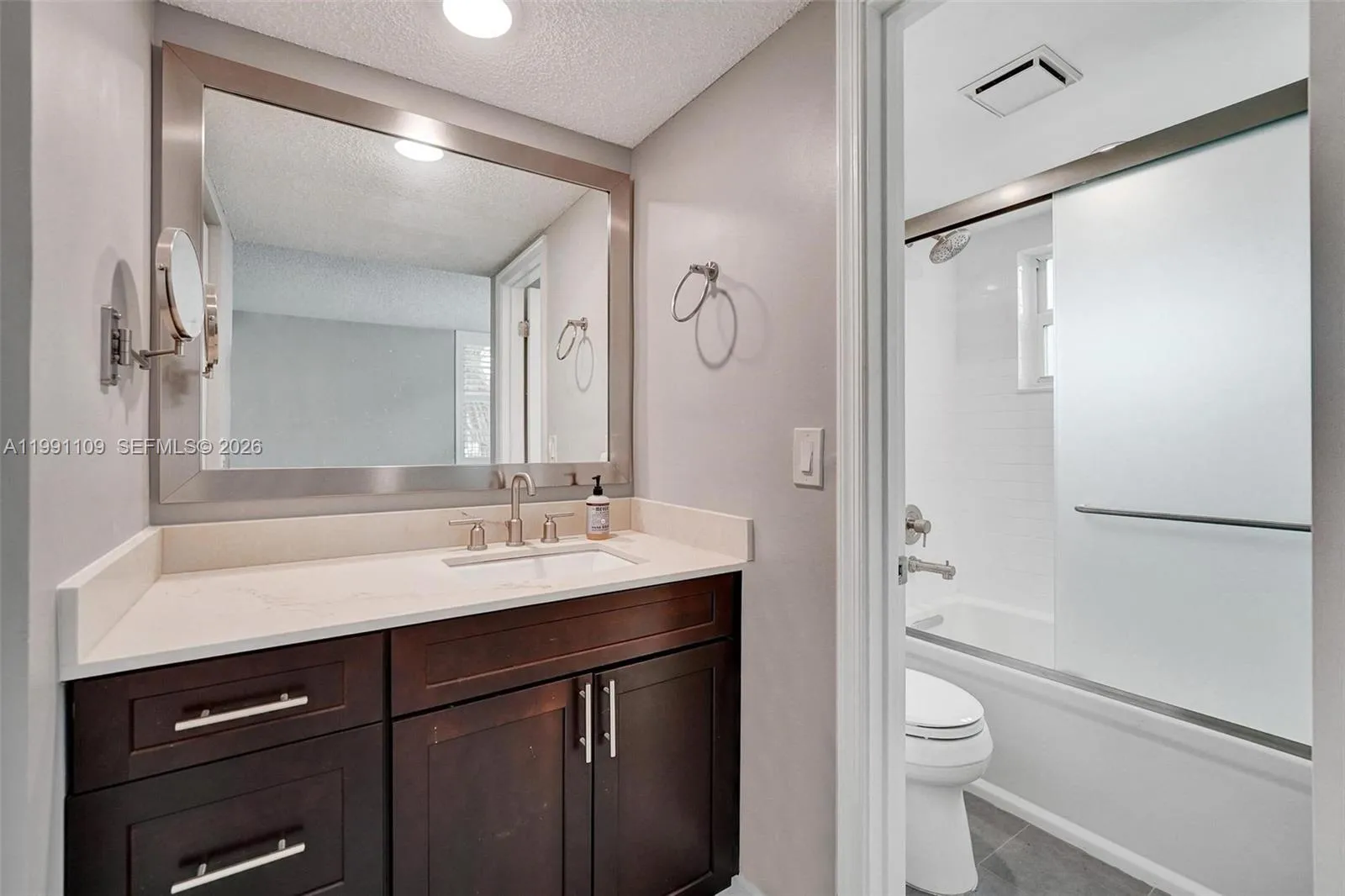 9330 Lagoon Pl 109, Davie, Florida 33324, Davie, Florida 33324, 3 Bedrooms Bedrooms, ,2 BathroomsBathrooms,Residential,For Sale,9330 Lagoon Pl 109, Davie, Florida 33324,A11991109