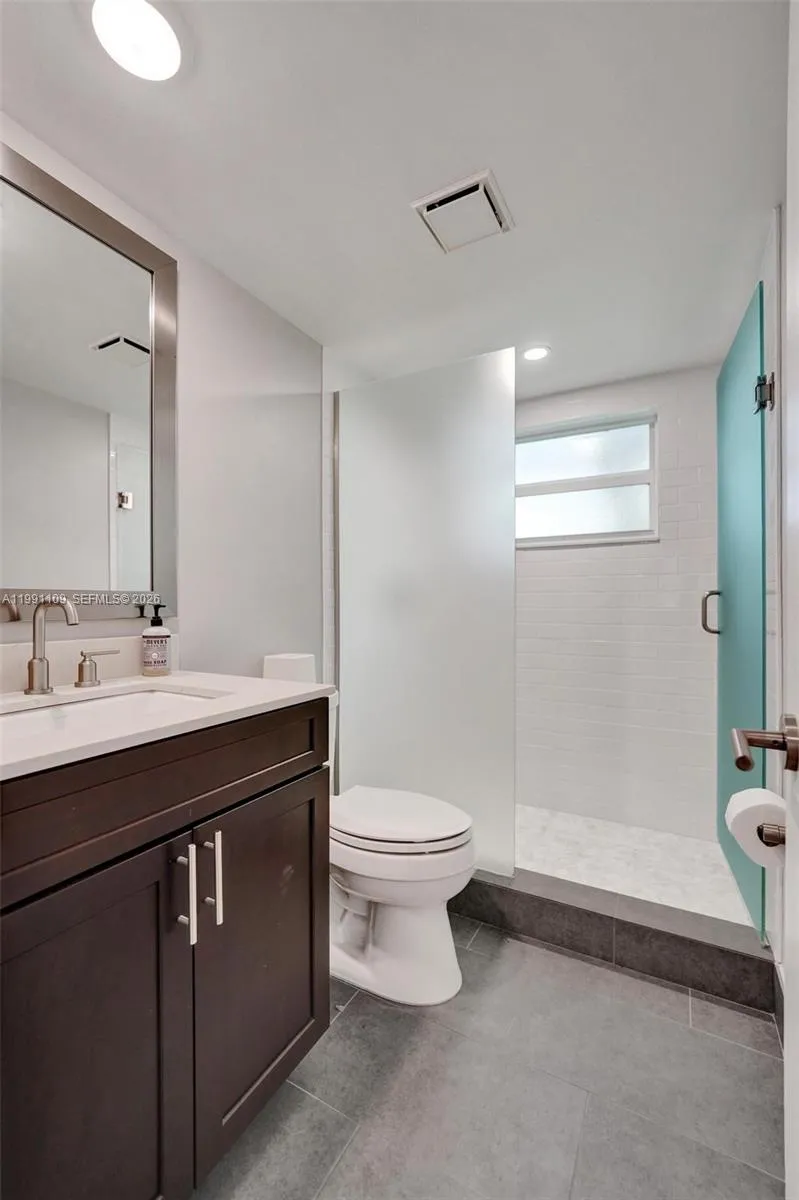 9330 Lagoon Pl 109, Davie, Florida 33324, Davie, Florida 33324, 3 Bedrooms Bedrooms, ,2 BathroomsBathrooms,Residential,For Sale,9330 Lagoon Pl 109, Davie, Florida 33324,A11991109