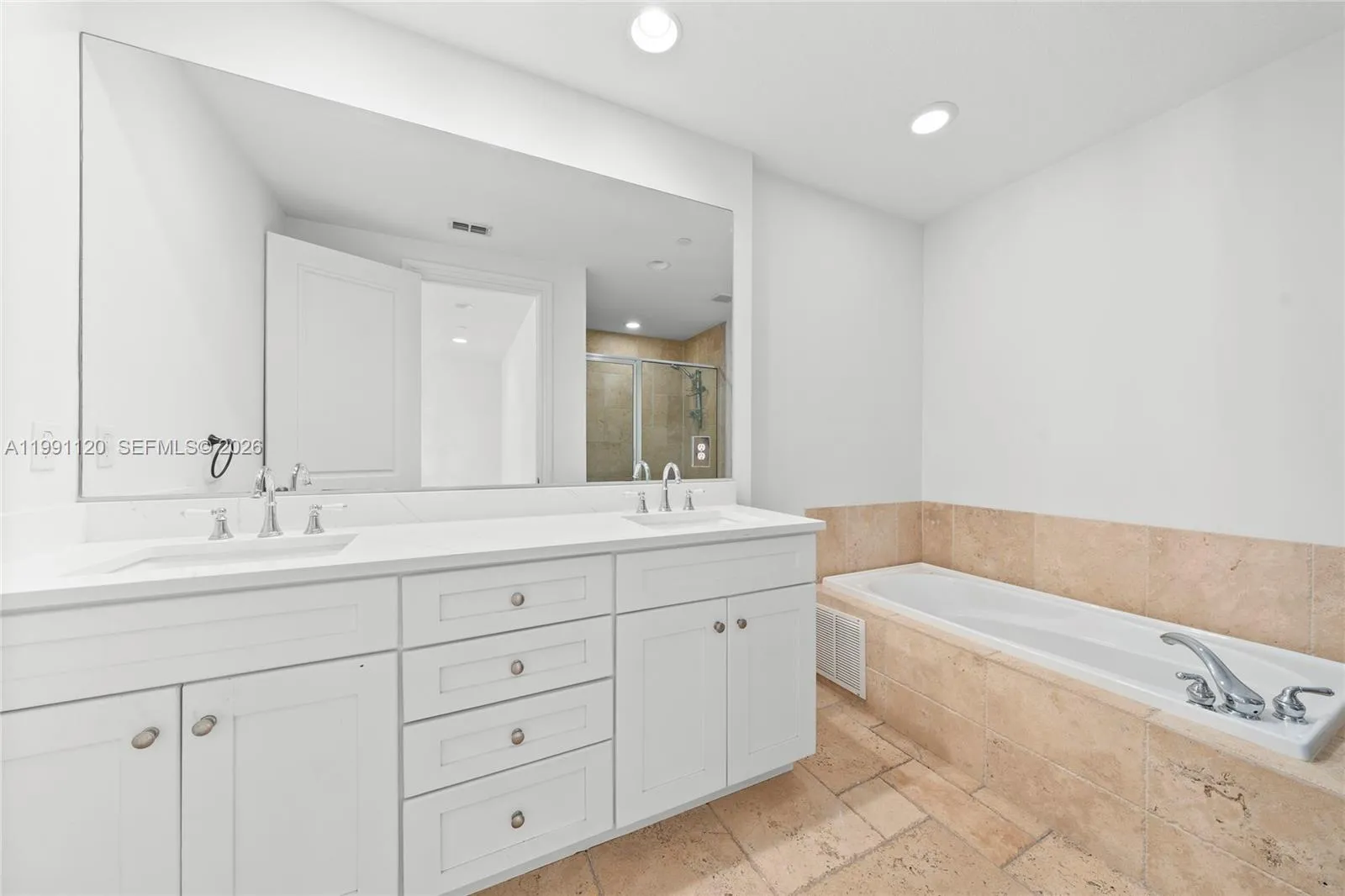 1117 Ne 18th Ave 2, Fort Lauderdale, Florida 33304, Fort Lauderdale, Florida 33304, 3 Bedrooms Bedrooms, ,3 BathroomsBathrooms,Residential,For Sale,1117 Ne 18th Ave 2, Fort Lauderdale, Florida 33304,A11991120