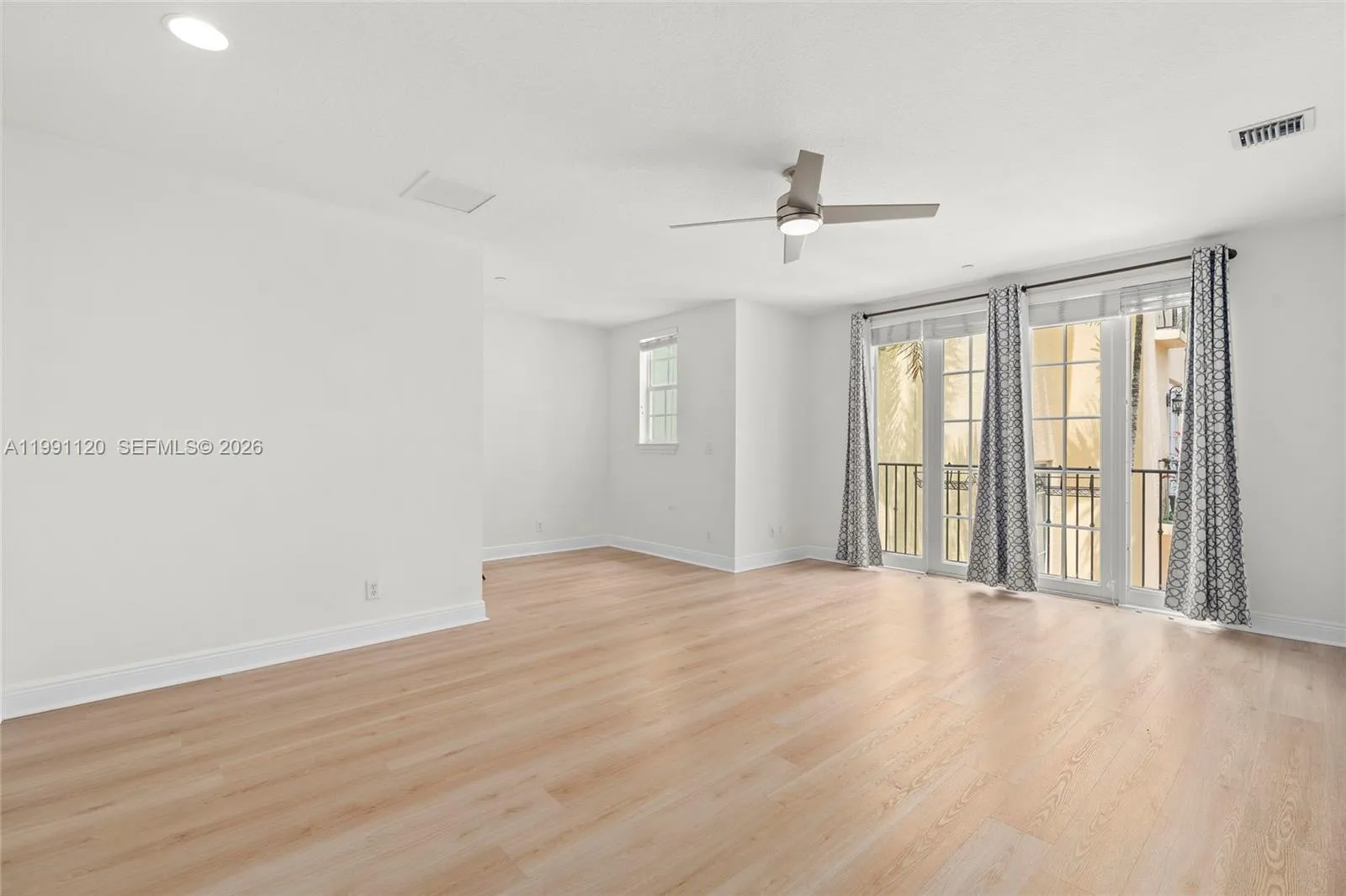 1117 Ne 18th Ave 2, Fort Lauderdale, Florida 33304, Fort Lauderdale, Florida 33304, 3 Bedrooms Bedrooms, ,3 BathroomsBathrooms,Residential,For Sale,1117 Ne 18th Ave 2, Fort Lauderdale, Florida 33304,A11991120