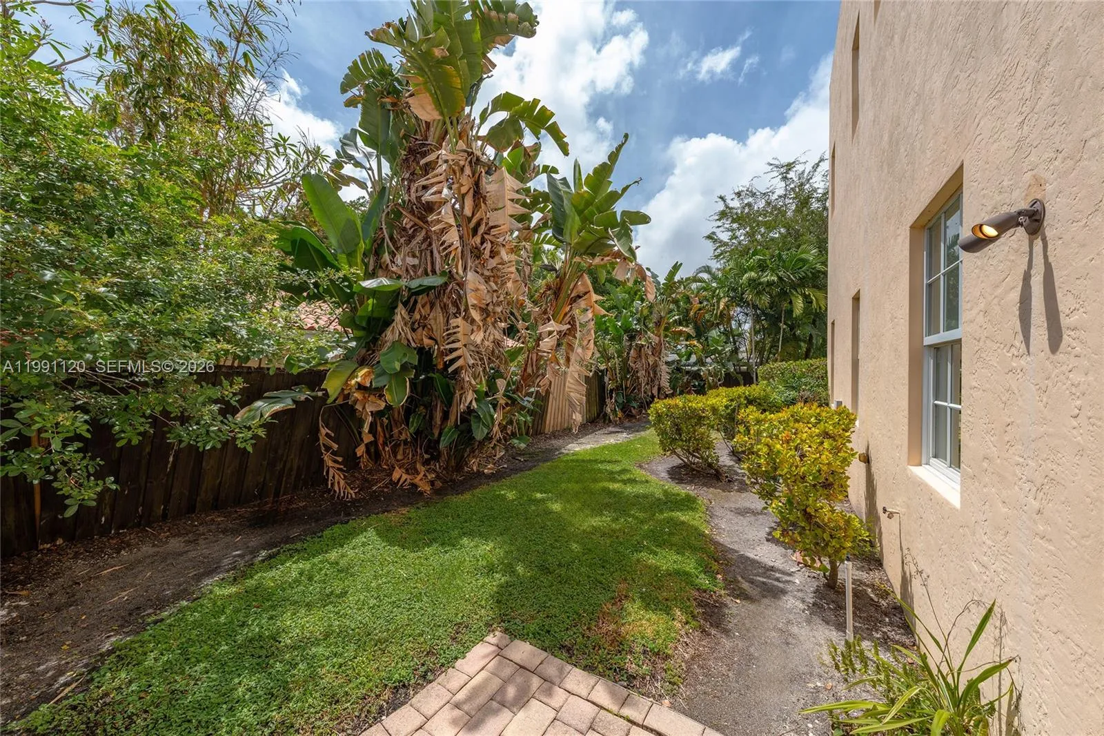 1117 Ne 18th Ave 2, Fort Lauderdale, Florida 33304, Fort Lauderdale, Florida 33304, 3 Bedrooms Bedrooms, ,3 BathroomsBathrooms,Residential,For Sale,1117 Ne 18th Ave 2, Fort Lauderdale, Florida 33304,A11991120