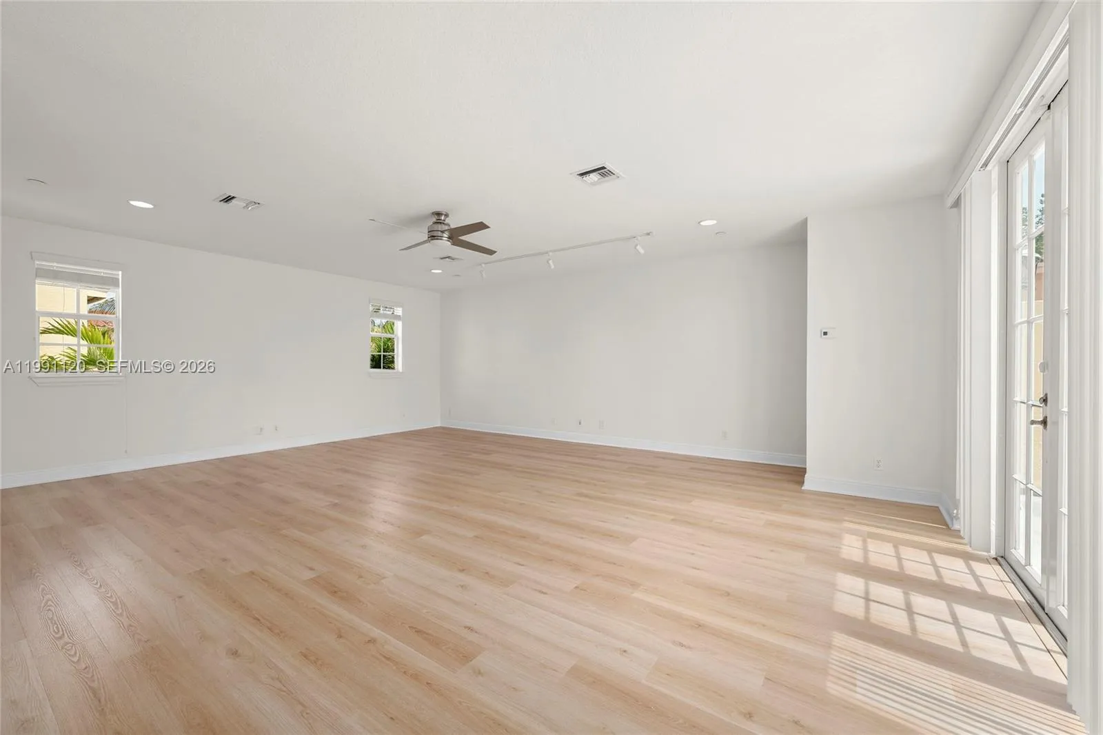 1117 Ne 18th Ave 2, Fort Lauderdale, Florida 33304, Fort Lauderdale, Florida 33304, 3 Bedrooms Bedrooms, ,3 BathroomsBathrooms,Residential,For Sale,1117 Ne 18th Ave 2, Fort Lauderdale, Florida 33304,A11991120