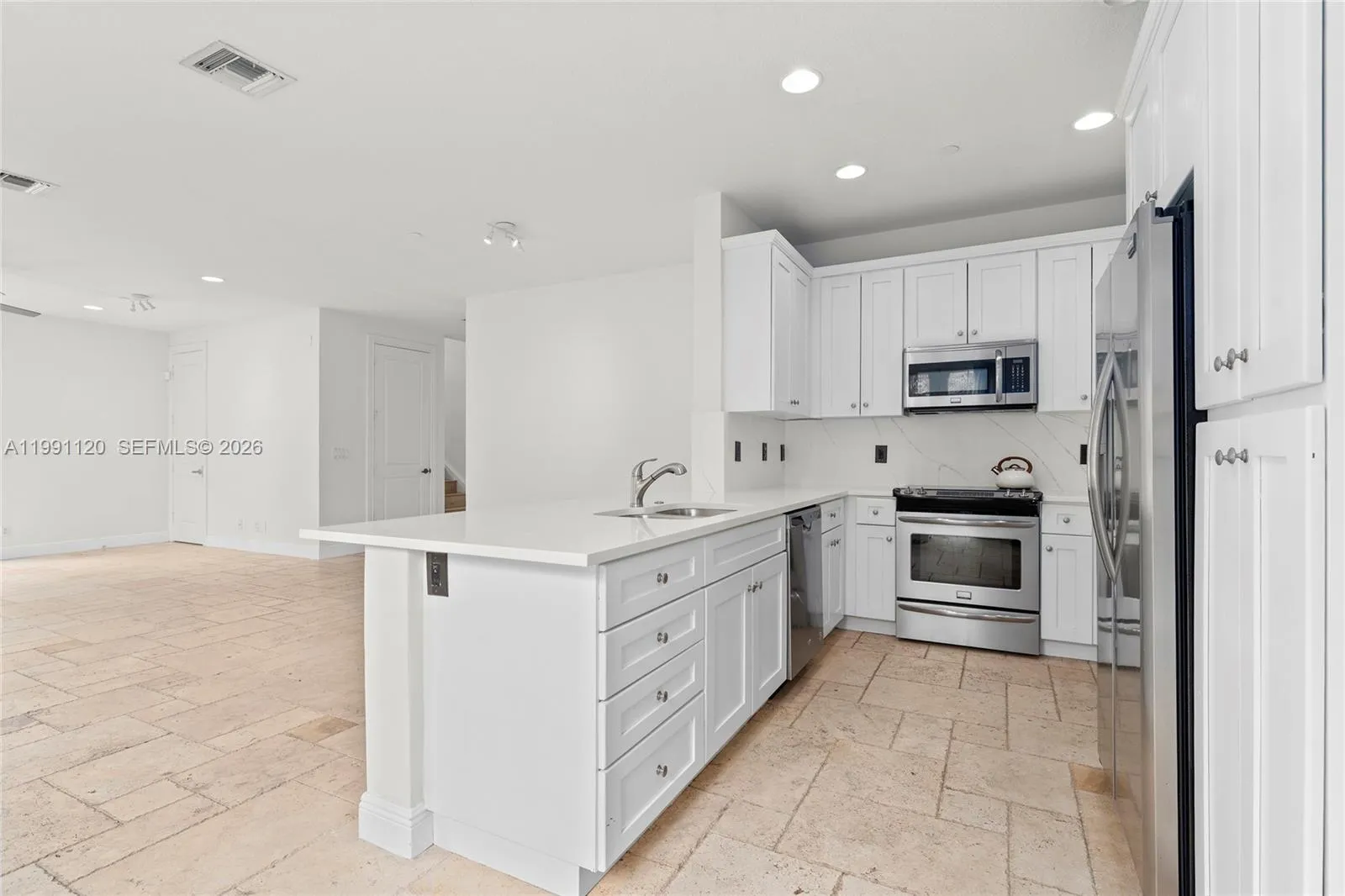 1117 Ne 18th Ave 2, Fort Lauderdale, Florida 33304, Fort Lauderdale, Florida 33304, 3 Bedrooms Bedrooms, ,3 BathroomsBathrooms,Residential,For Sale,1117 Ne 18th Ave 2, Fort Lauderdale, Florida 33304,A11991120