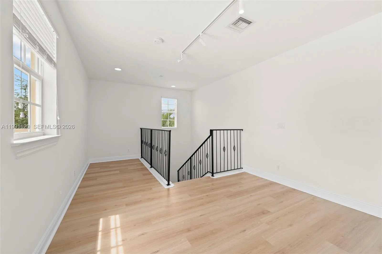 1117 Ne 18th Ave 2, Fort Lauderdale, Florida 33304, Fort Lauderdale, Florida 33304, 3 Bedrooms Bedrooms, ,3 BathroomsBathrooms,Residential,For Sale,1117 Ne 18th Ave 2, Fort Lauderdale, Florida 33304,A11991120