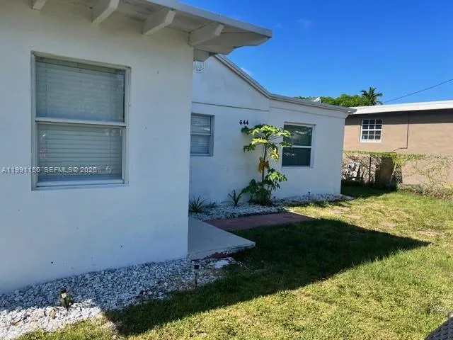 644 Sw 1st Ct 644, Hallandale Beach, Florida 33009, Hallandale Beach, Florida 33009, 3 Bedrooms Bedrooms, ,1 BathroomBathrooms,Residential Lease,For Rent,644 Sw 1st Ct 644, Hallandale Beach, Florida 33009,A11991156