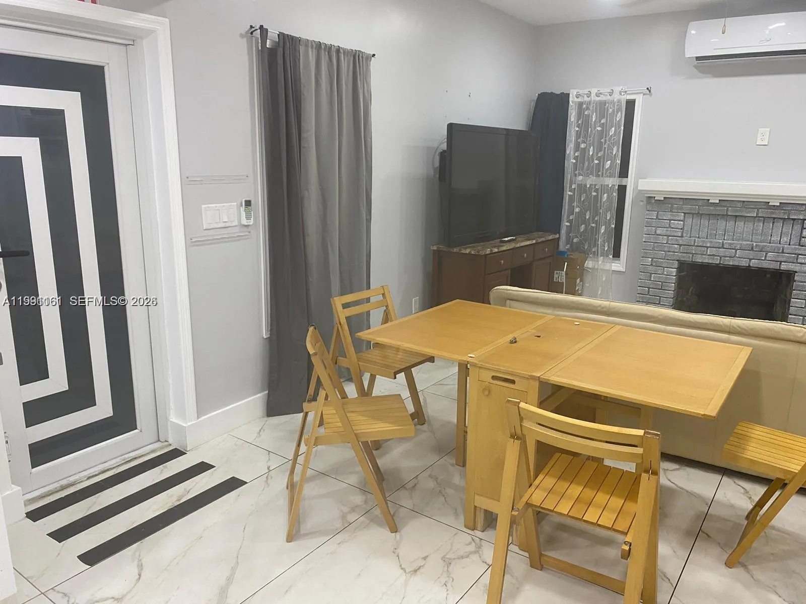 2242 Polk St 2, Hollywood, Florida 33020, Hollywood, Florida 33020, 2 Bedrooms Bedrooms, ,1 BathroomBathrooms,Residential Lease,For Rent,2242 Polk St 2, Hollywood, Florida 33020,A11991161