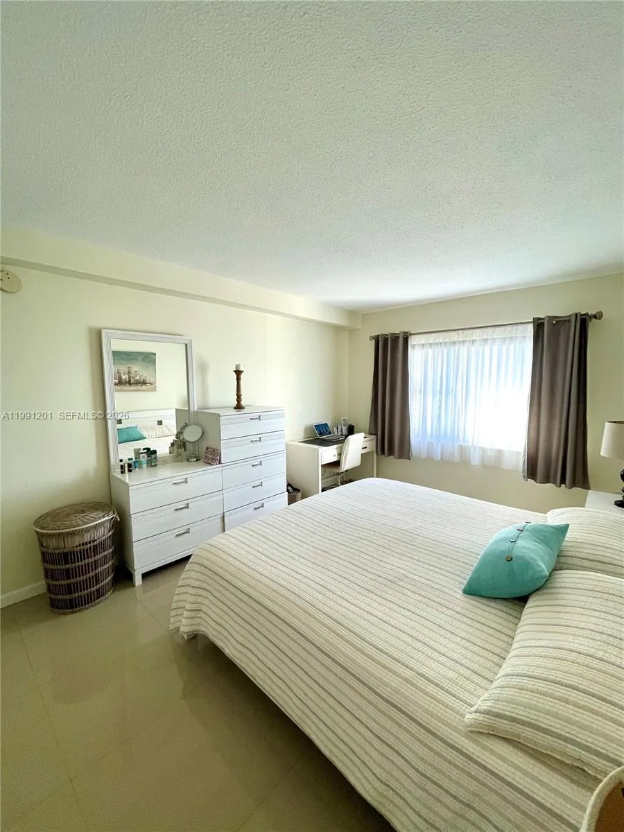 400 Kings Point Dr 1420, Sunny Isles Beach, Florid, Sunny Isles Beach, Florida 33160, 1 Bedroom Bedrooms, ,1 BathroomBathrooms,Residential Lease,For Rent,400 Kings Point Dr 1420, Sunny Isles Beach, Florid,A11991201