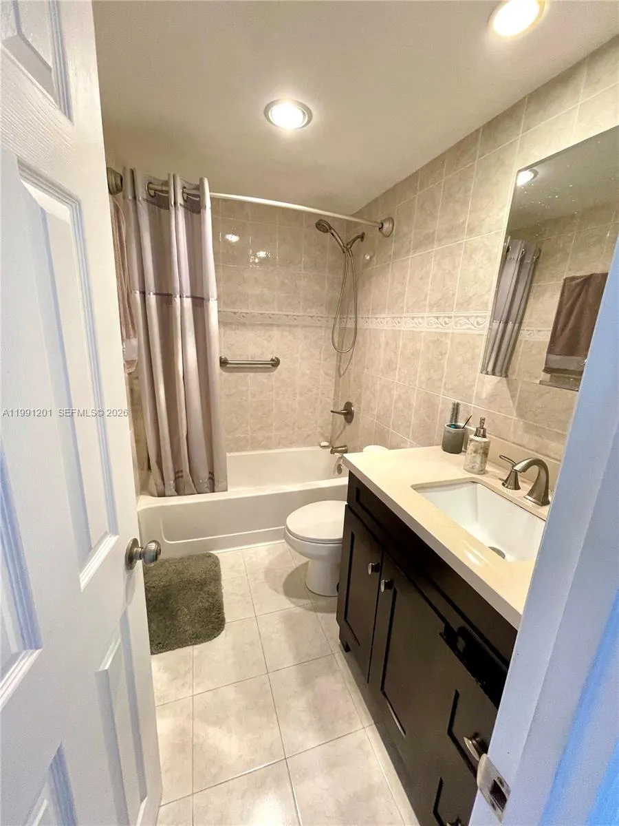 400 Kings Point Dr 1420, Sunny Isles Beach, Florid, Sunny Isles Beach, Florida 33160, 1 Bedroom Bedrooms, ,1 BathroomBathrooms,Residential Lease,For Rent,400 Kings Point Dr 1420, Sunny Isles Beach, Florid,A11991201