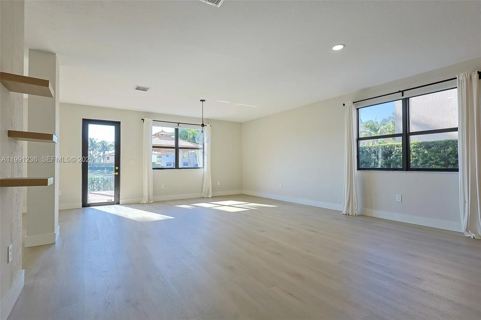 8800 Nw 98th Ct, Doral, Florida 33178, Doral, Florida 33178, 5 Bedrooms Bedrooms, ,4 BathroomsBathrooms,Residential Lease,For Rent,8800 Nw 98th Ct, Doral, Florida 33178,A11991236