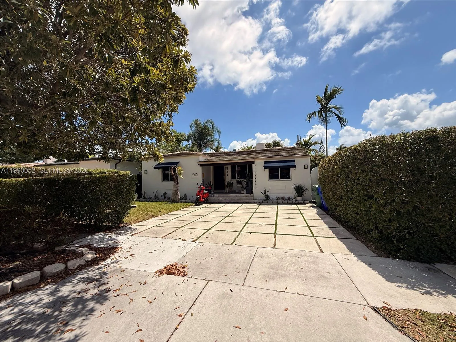 2260 Sw 25th St, Miami, Florida 33133, Miami, Florida 33133, 3 Bedrooms Bedrooms, ,2 BathroomsBathrooms,Residential,For Sale,2260 Sw 25th St, Miami, Florida 33133,A11990052