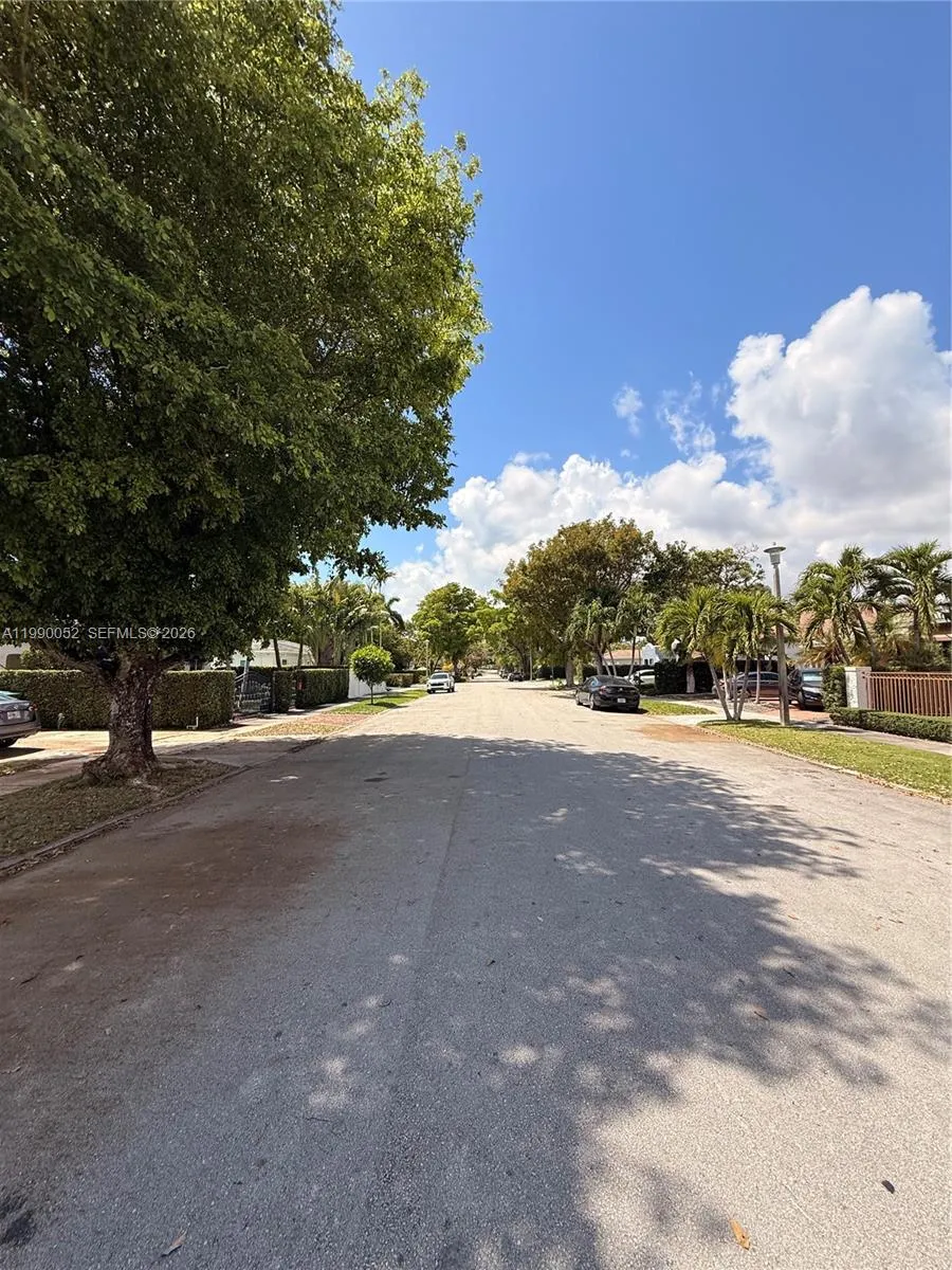 2260 Sw 25th St, Miami, Florida 33133, Miami, Florida 33133, 3 Bedrooms Bedrooms, ,2 BathroomsBathrooms,Residential,For Sale,2260 Sw 25th St, Miami, Florida 33133,A11990052