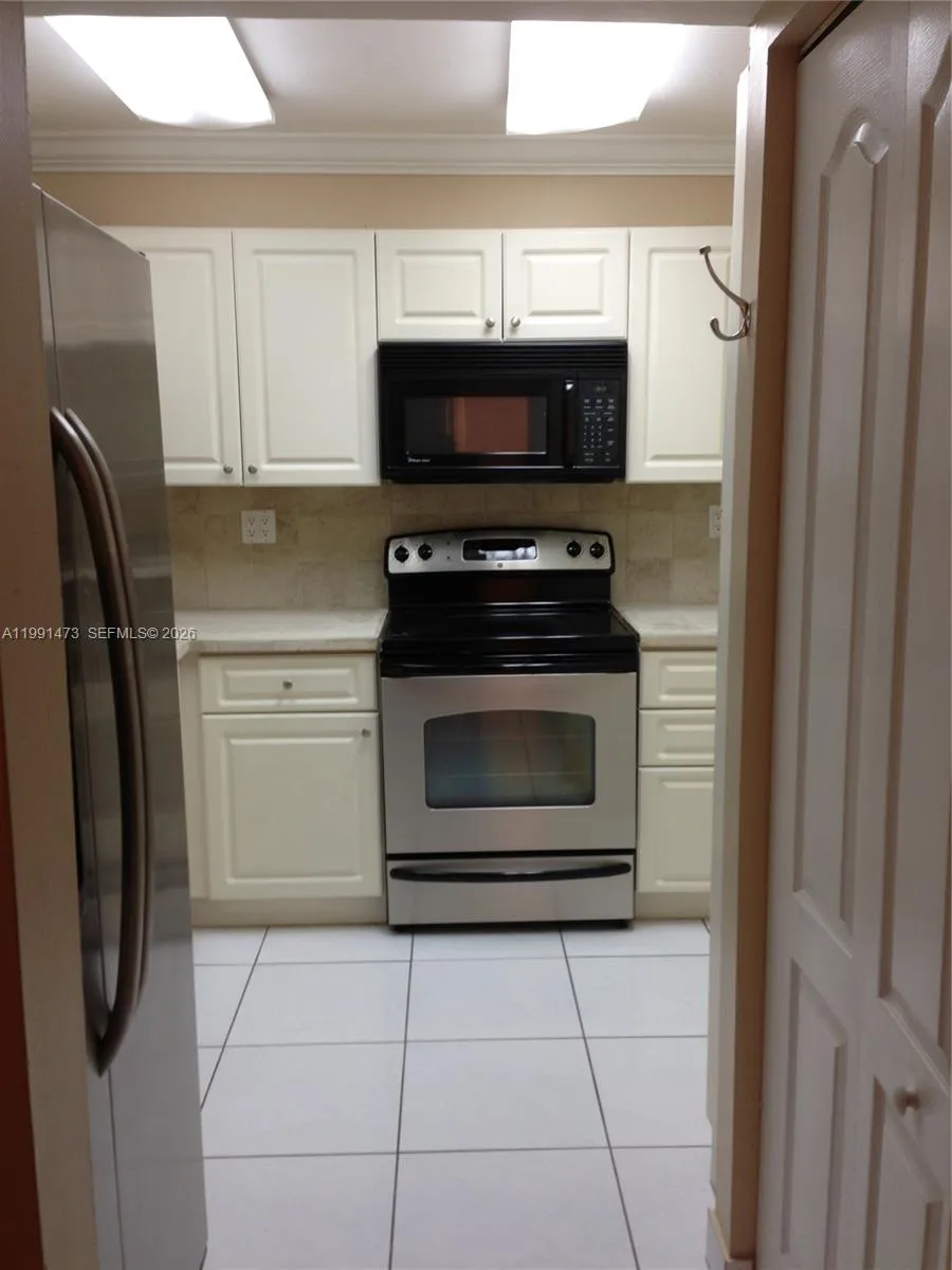 Miami, Florida 33175, 1 Bedroom Bedrooms, ,1 BathroomBathrooms,Residential Lease,For Rent,A11991473