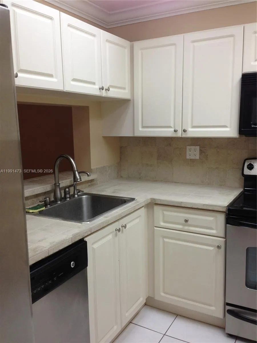 Miami, Florida 33175, 1 Bedroom Bedrooms, ,1 BathroomBathrooms,Residential Lease,For Rent,A11991473