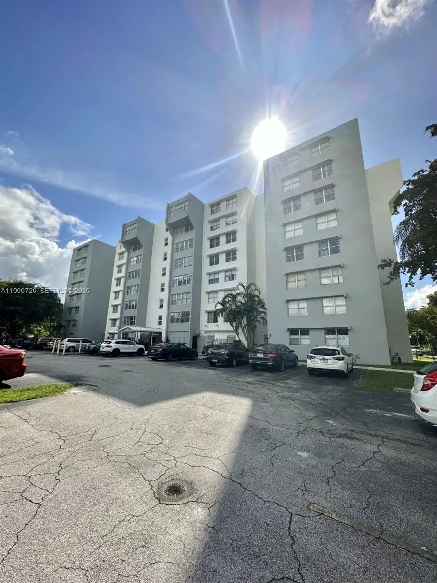 9001 Sw 77th Ave C604, Miami, Florida 33156, Miami, Florida 33156, 1 Bedroom Bedrooms, ,1 BathroomBathrooms,Residential,For Sale,9001 Sw 77th Ave C604, Miami, Florida 33156,A11990726