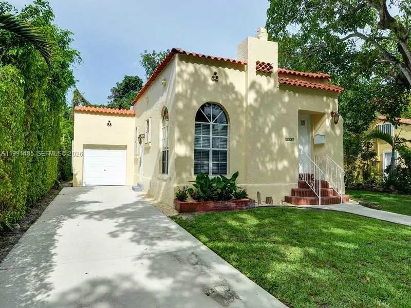 Coral Gables, Florida 33134, 2 Bedrooms Bedrooms, ,1 BathroomBathrooms,Residential Lease,For Rent,A11991485