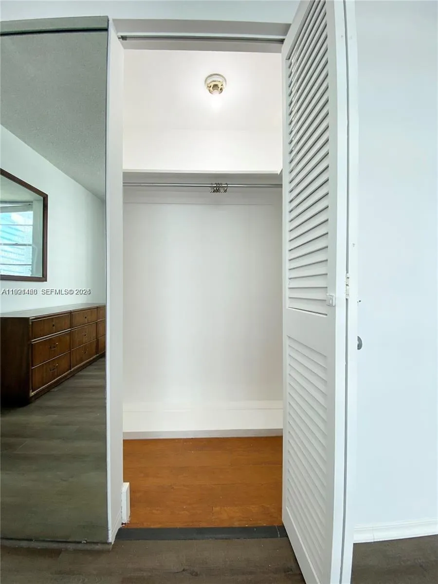 905 Brickell Bay Dr 531, Miami, Florida 33131, Miami, Florida 33131, 2 Bedrooms Bedrooms, ,2 BathroomsBathrooms,Residential Lease,For Rent,905 Brickell Bay Dr 531, Miami, Florida 33131,A11991460