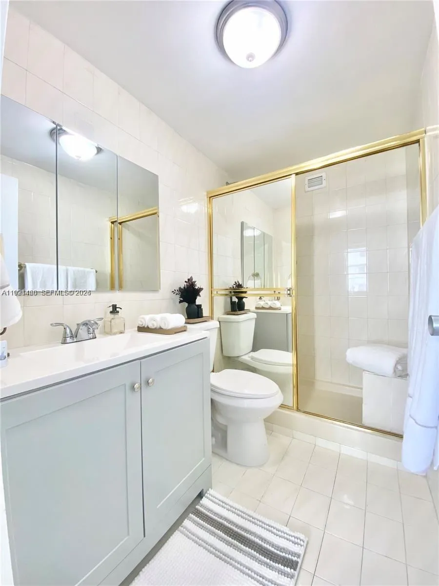 905 Brickell Bay Dr 531, Miami, Florida 33131, Miami, Florida 33131, 2 Bedrooms Bedrooms, ,2 BathroomsBathrooms,Residential Lease,For Rent,905 Brickell Bay Dr 531, Miami, Florida 33131,A11991460