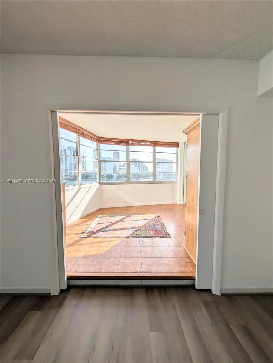 905 Brickell Bay Dr 531, Miami, Florida 33131, Miami, Florida 33131, 2 Bedrooms Bedrooms, ,2 BathroomsBathrooms,Residential Lease,For Rent,905 Brickell Bay Dr 531, Miami, Florida 33131,A11991460