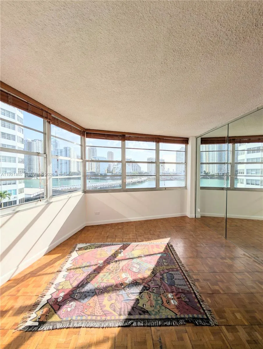 905 Brickell Bay Dr 531, Miami, Florida 33131, Miami, Florida 33131, 2 Bedrooms Bedrooms, ,2 BathroomsBathrooms,Residential Lease,For Rent,905 Brickell Bay Dr 531, Miami, Florida 33131,A11991460