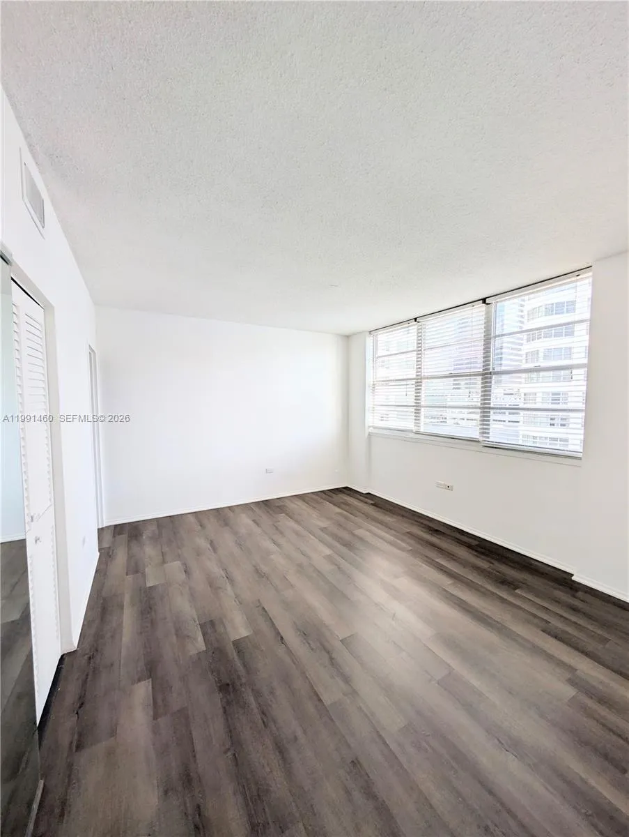 905 Brickell Bay Dr 531, Miami, Florida 33131, Miami, Florida 33131, 2 Bedrooms Bedrooms, ,2 BathroomsBathrooms,Residential Lease,For Rent,905 Brickell Bay Dr 531, Miami, Florida 33131,A11991460