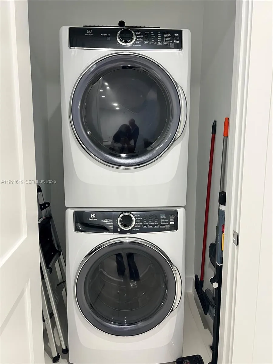 153 N Seabreeze Blvd 1703, Fort Lauderdale, Florid, Fort Lauderdale, Florida 33304, 2 Bedrooms Bedrooms, ,2 BathroomsBathrooms,Residential Lease,For Rent,153 N Seabreeze Blvd 1703, Fort Lauderdale, Florid,A11991649