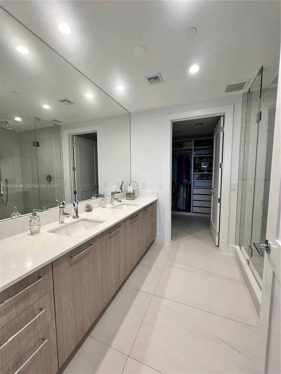 153 N Seabreeze Blvd 1703, Fort Lauderdale, Florid, Fort Lauderdale, Florida 33304, 2 Bedrooms Bedrooms, ,2 BathroomsBathrooms,Residential Lease,For Rent,153 N Seabreeze Blvd 1703, Fort Lauderdale, Florid,A11991649