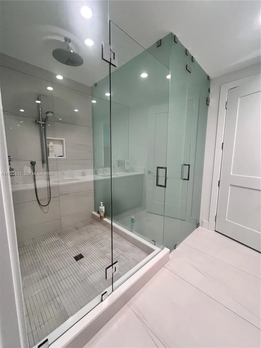 153 N Seabreeze Blvd 1703, Fort Lauderdale, Florid, Fort Lauderdale, Florida 33304, 2 Bedrooms Bedrooms, ,2 BathroomsBathrooms,Residential Lease,For Rent,153 N Seabreeze Blvd 1703, Fort Lauderdale, Florid,A11991649