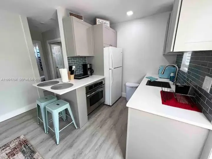 1925 Dewey St, Hollywood, Florida 33020, Hollywood, Florida 33020, ,Residential Income,For Sale,1925 Dewey St, Hollywood, Florida 33020,A11991784