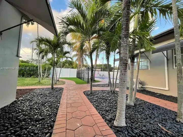 1925 Dewey St, Hollywood, Florida 33020, Hollywood, Florida 33020, ,Residential Income,For Sale,1925 Dewey St, Hollywood, Florida 33020,A11991784