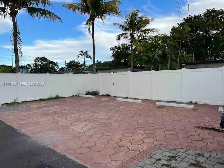 1925 Dewey St, Hollywood, Florida 33020, Hollywood, Florida 33020, ,Residential Income,For Sale,1925 Dewey St, Hollywood, Florida 33020,A11991784